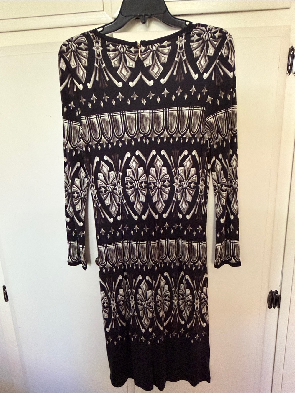 Tory Burch Black and White Long Sleeve Geometric Midi Dress - Picture 7 of 9